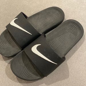 Boys Nike slides.